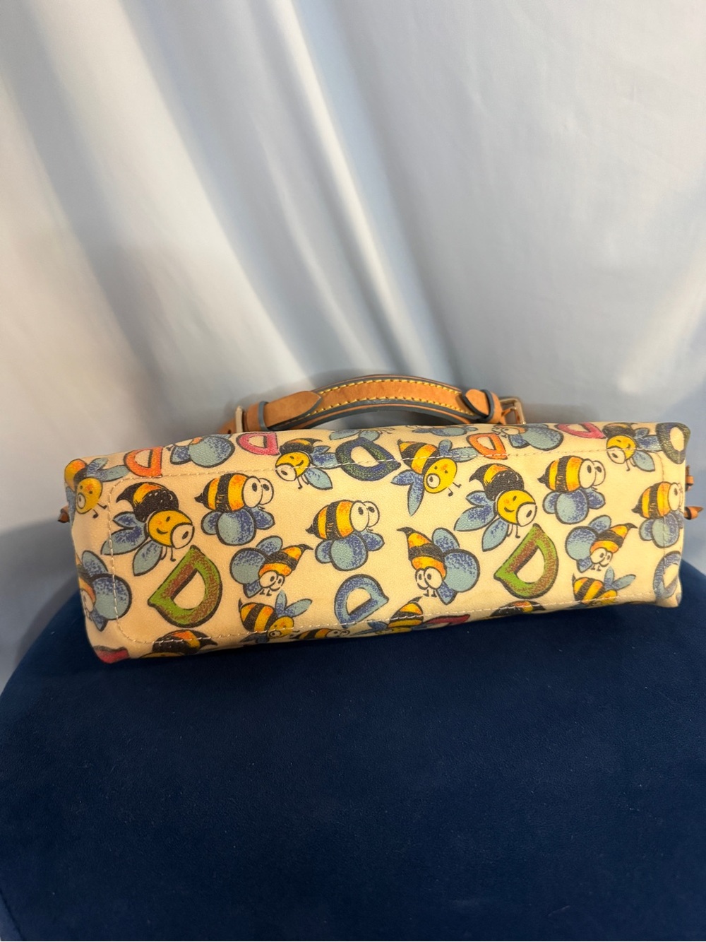 Dooney & Bourke Bumblebee Print Shoulder Bag Y2K Leather trim - Picture 3 of 15